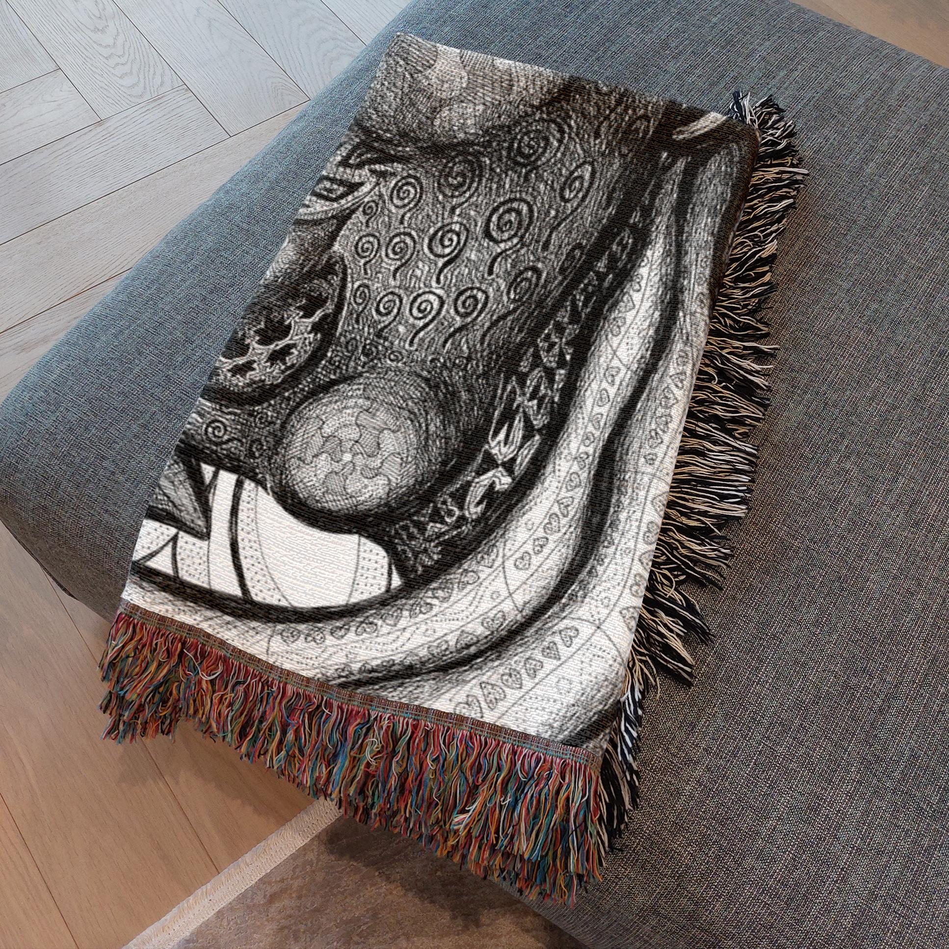 the-wisdom-keeper-of-totality-black-white-woven-blanket – Wisdom Keepers