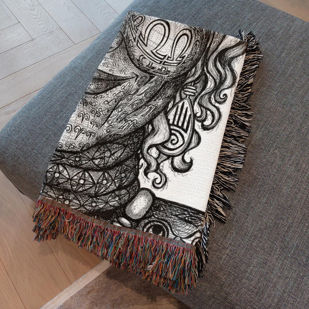 the-wisdom-keeper-of-intuition-black-white-woven-blanket – Wisdom Keepers
