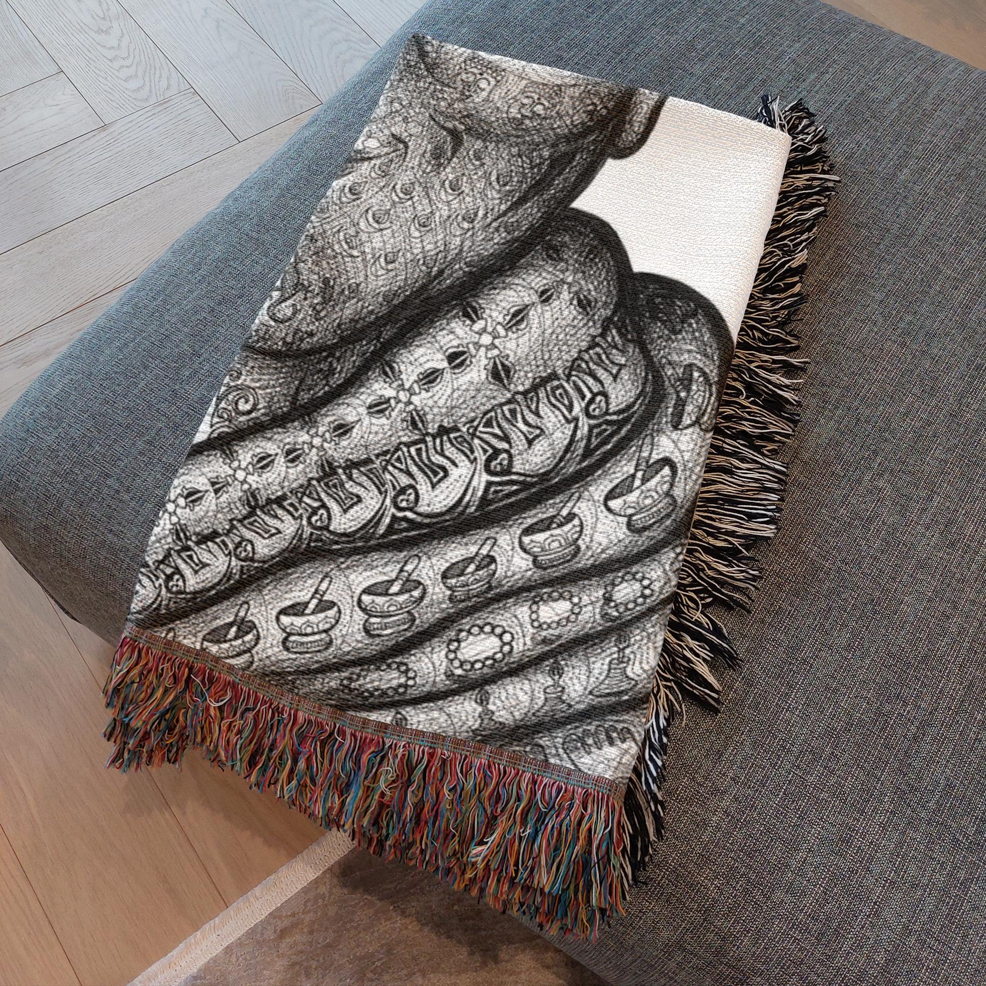 the-wisdom-keeper-of-mindfulness-black-white-woven-blanket – Wisdom Keepers