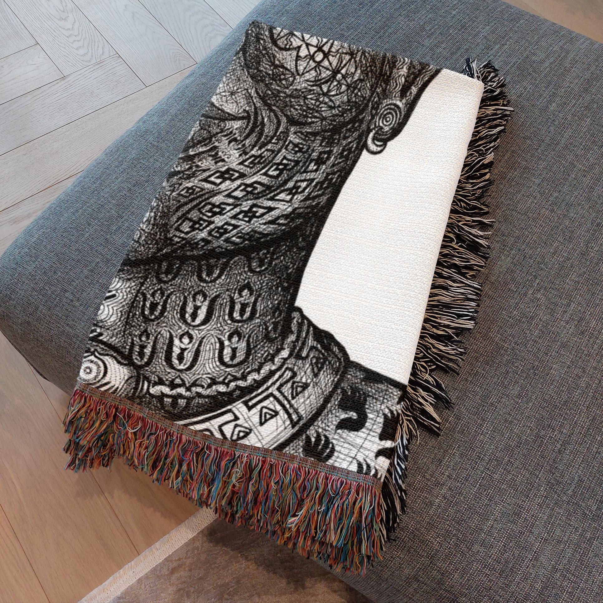 the-wisdom-keeper-of-humanity-black-white-woven-blanket – Wisdom Keepers