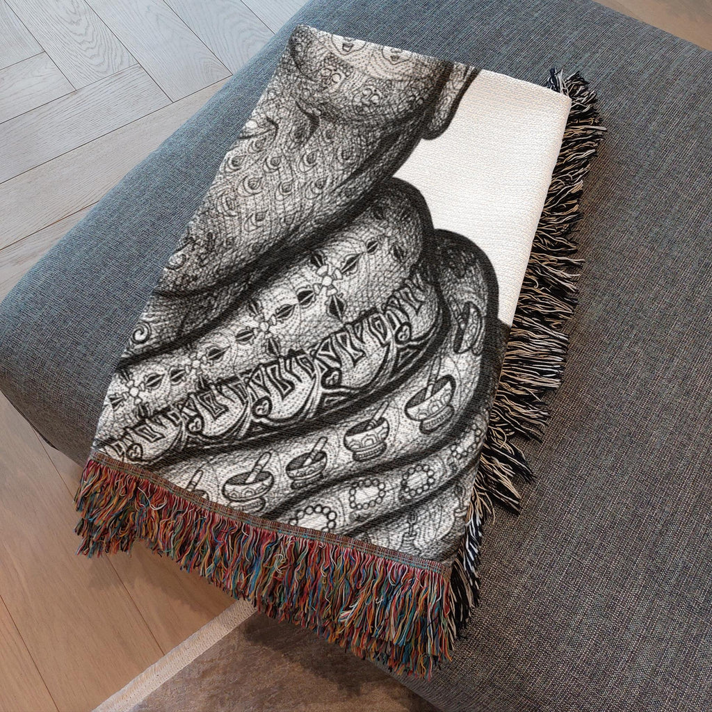 the-wisdom-keeper-of-mindfulness-black-white-woven-blanket – Wisdom Keepers