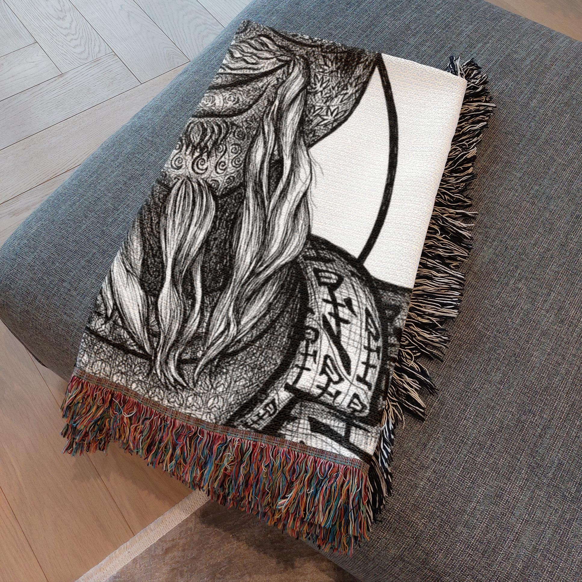 the-wisdom-keeper-of-patience-black-white-woven-blanket – Wisdom Keepers