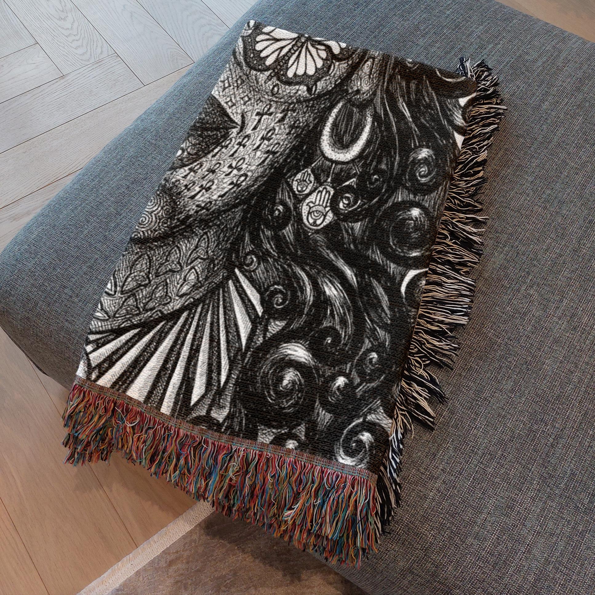 the-wisdom-keeper-of-determination-black-white-woven-blanket – Wisdom Keepers