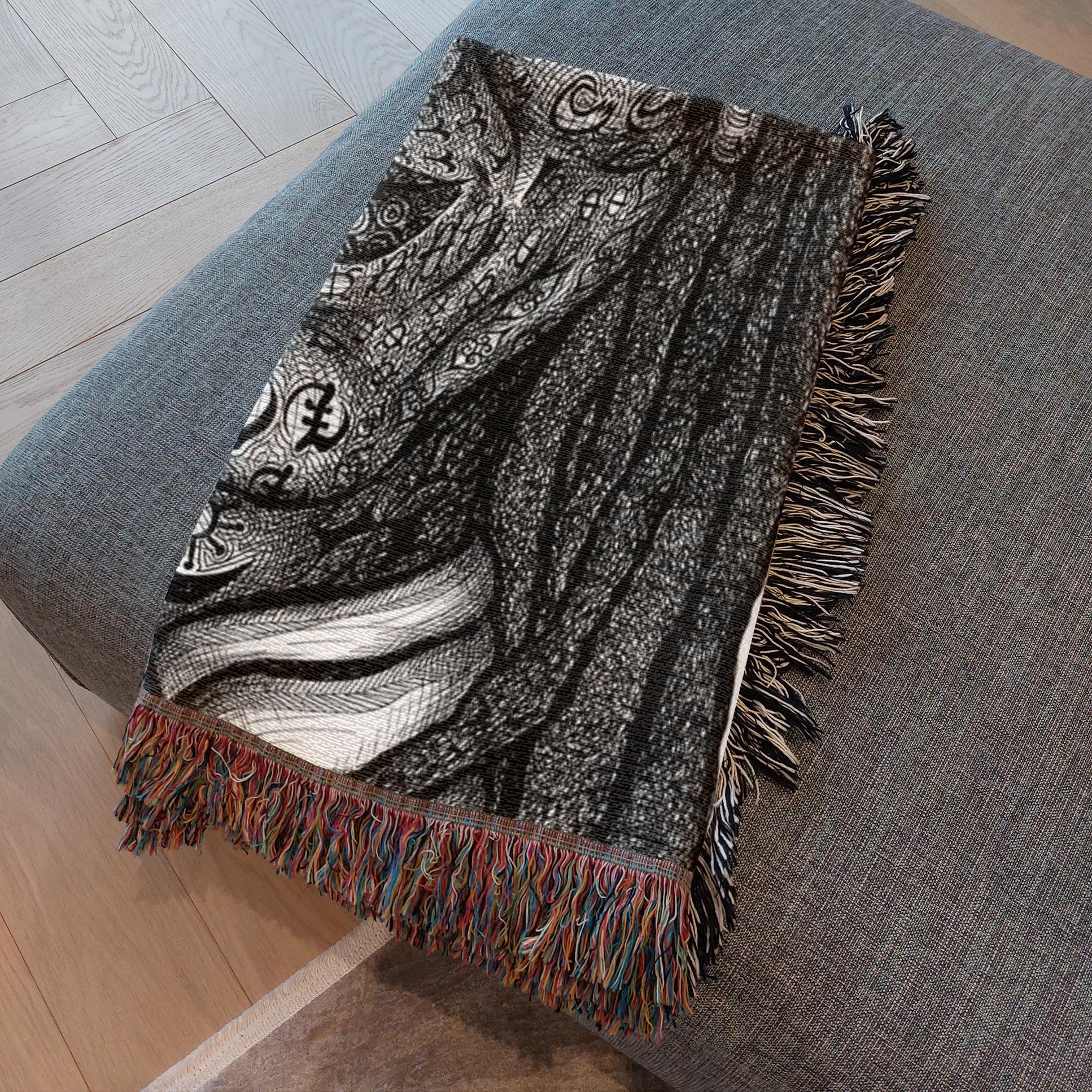 the-wisdom-keeper-of-dynamism-black-white-woven-blanket – Wisdom Keepers