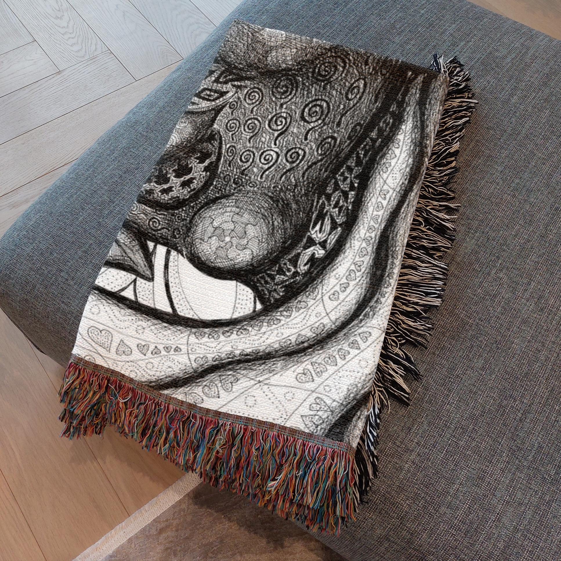 the-wisdom-keeper-of-totality-black-white-woven-blanket – Wisdom Keepers