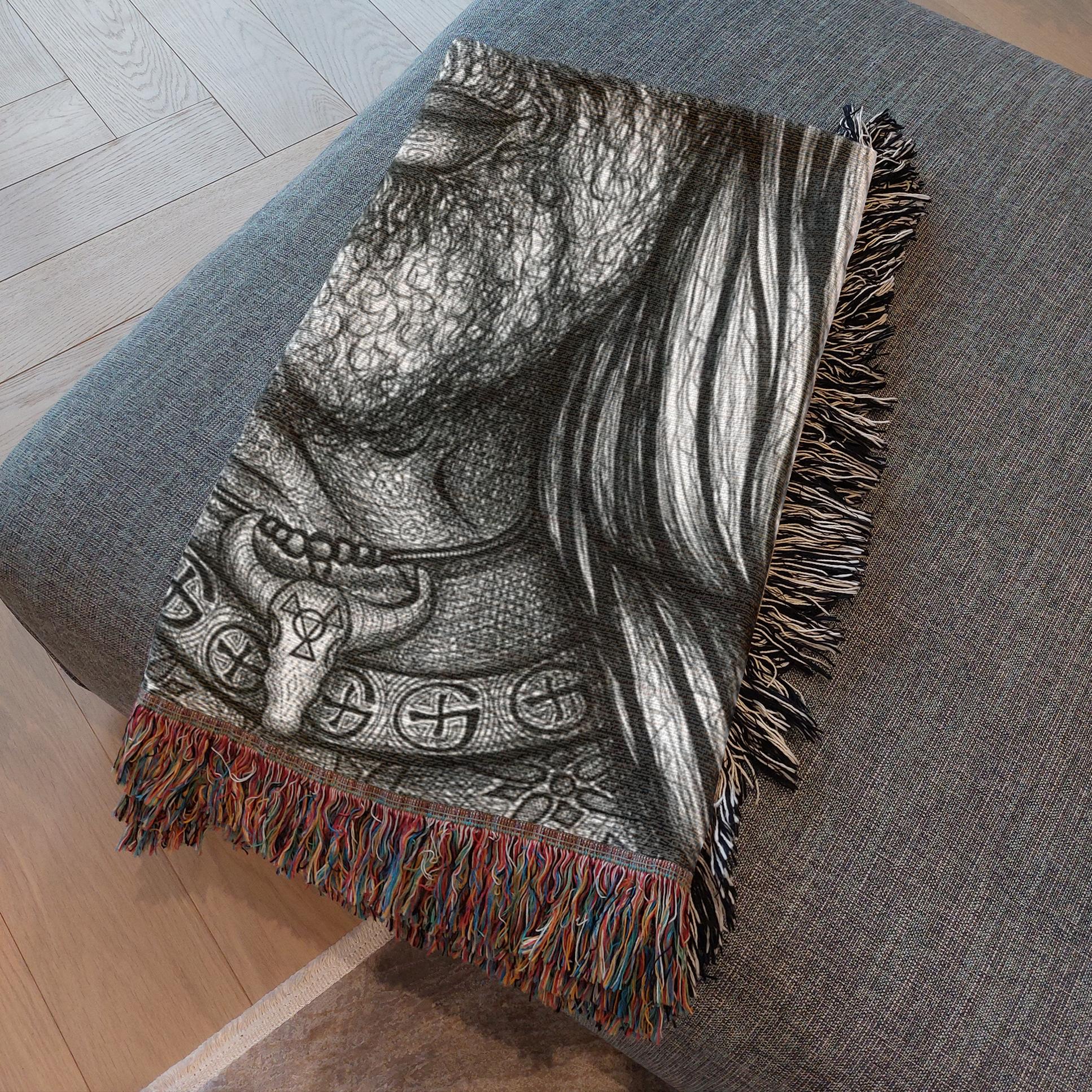 the-wisdom-keeper-of-adventure-black-white-woven-blanket – Wisdom Keepers