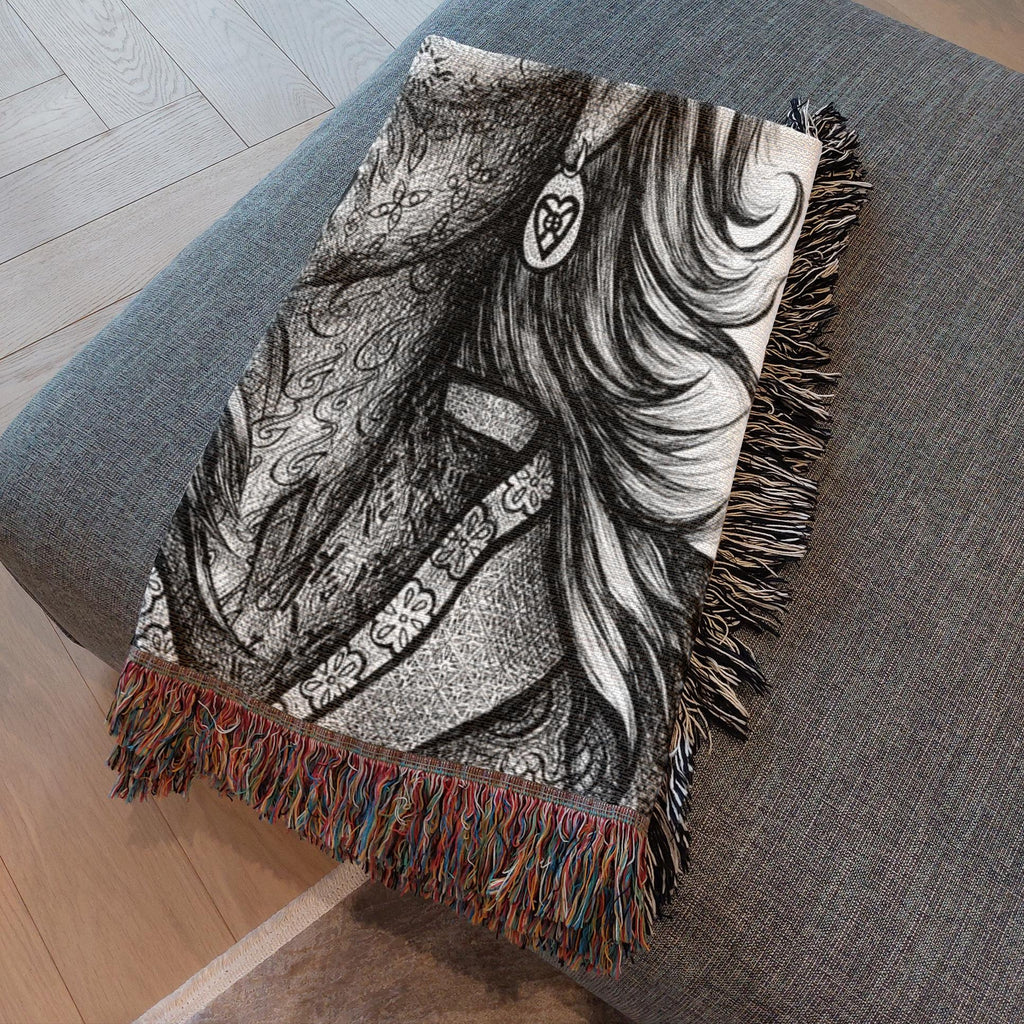 the-wisdom-keeper-of-commitment-devotion-black-white-woven-blanket – Wisdom Keepers