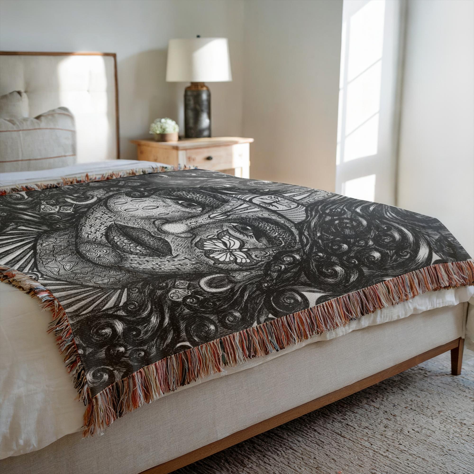 the-wisdom-keeper-of-determination-black-white-woven-blanket – Wisdom Keepers