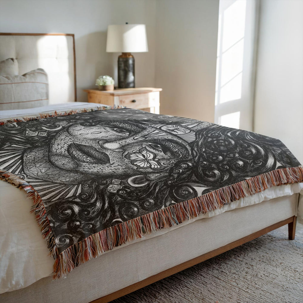 the-wisdom-keeper-of-determination-black-white-woven-blanket – Wisdom Keepers