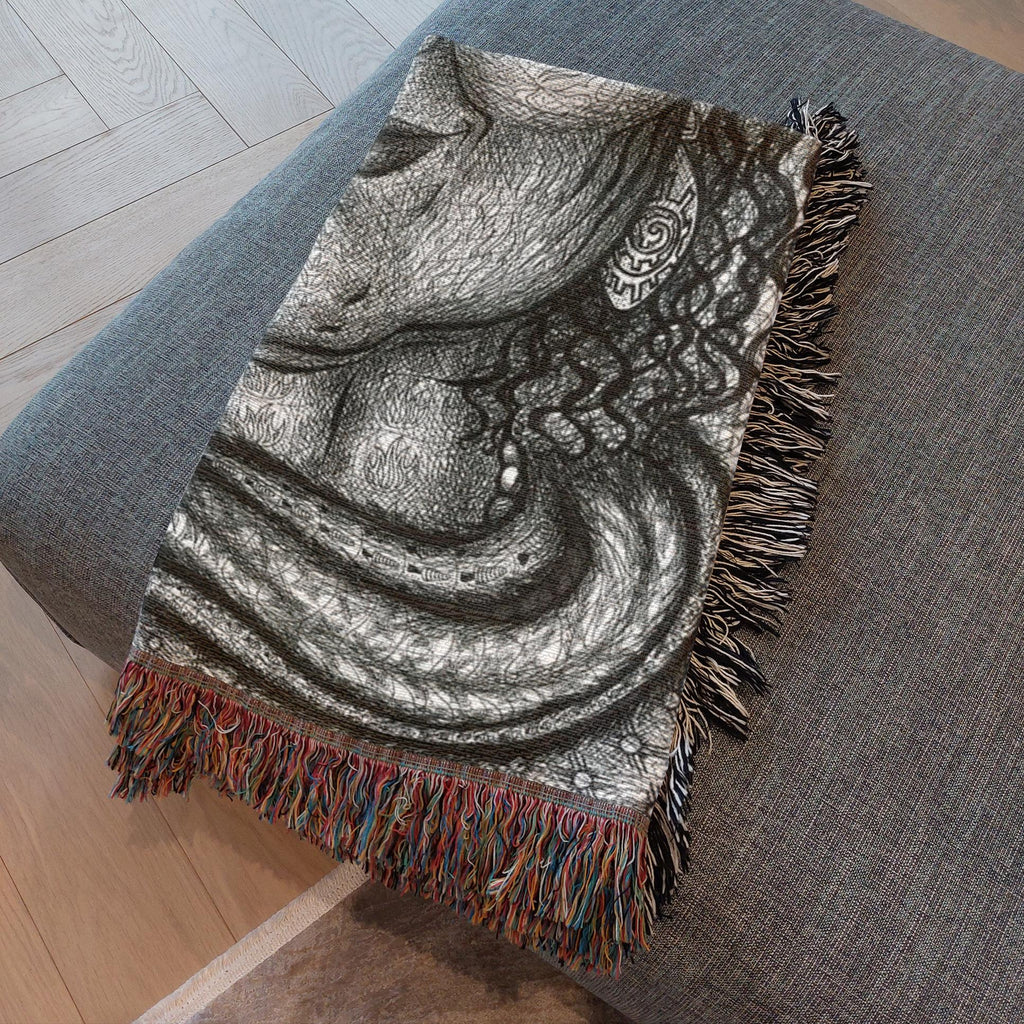 the-wisdom-keeper-of-resourcefulness-wisdom-black-white-woven-blanket – Wisdom Keepers