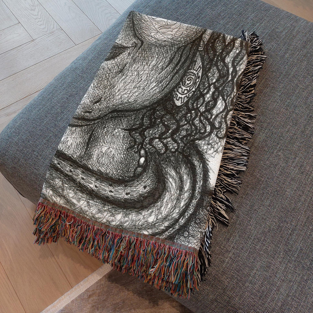 the-wisdom-keeper-of-resourcefulness-wisdom-black-white-woven-blanket – Wisdom Keepers