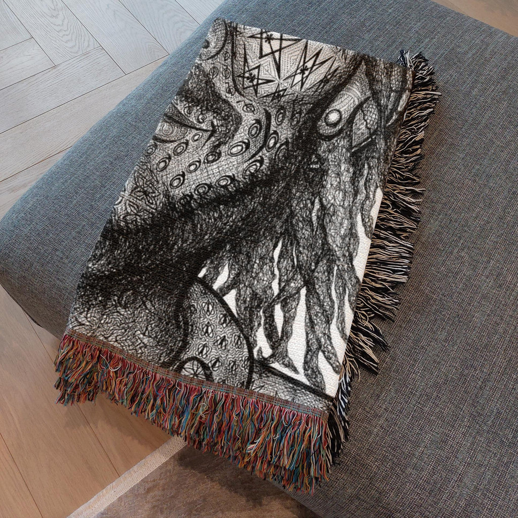 the-wisdom-keeper-of-freedom-black-white-woven-blanket – Wisdom Keepers