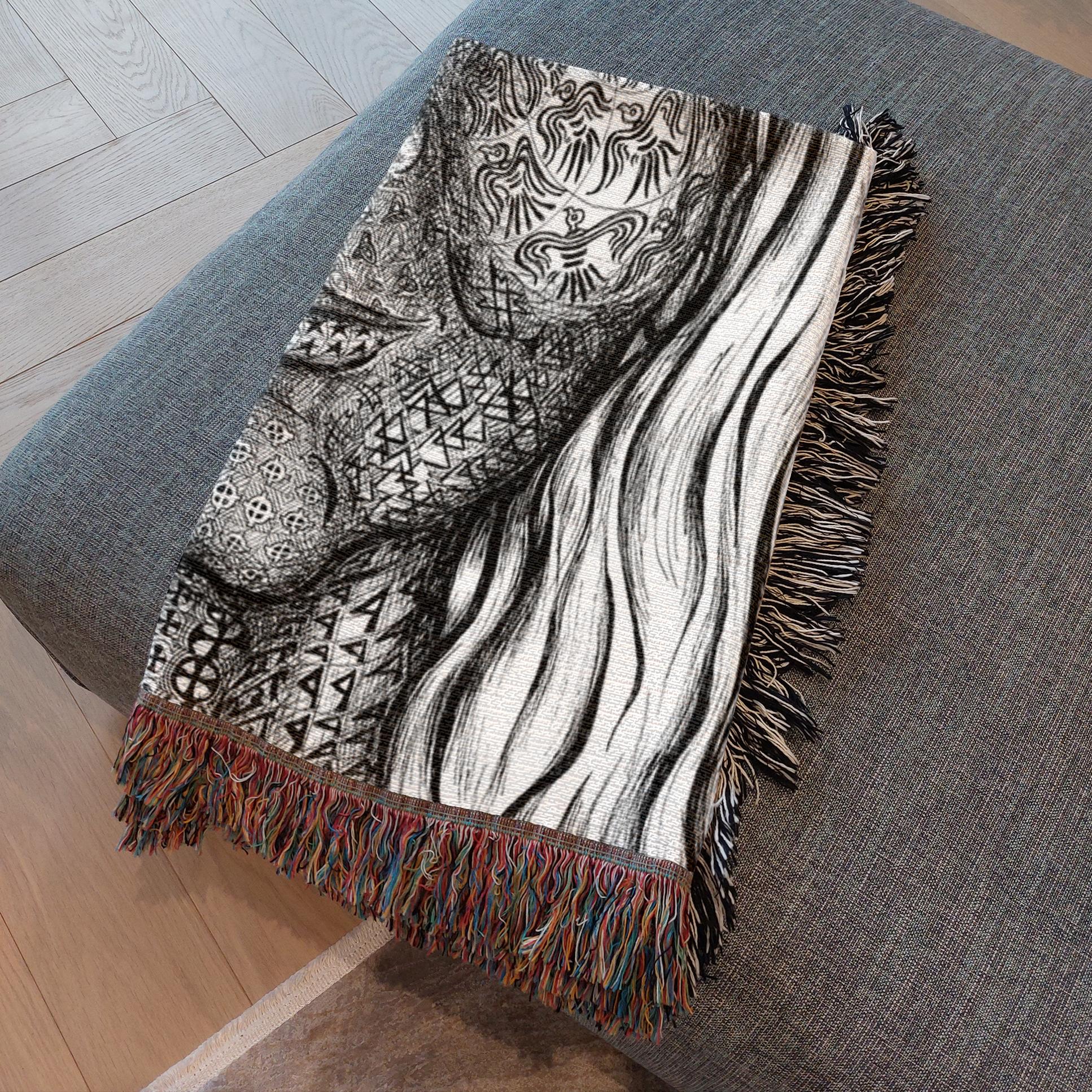 the-wisdom-keeper-of-transmutation-black-white-woven-blanket – Wisdom Keepers