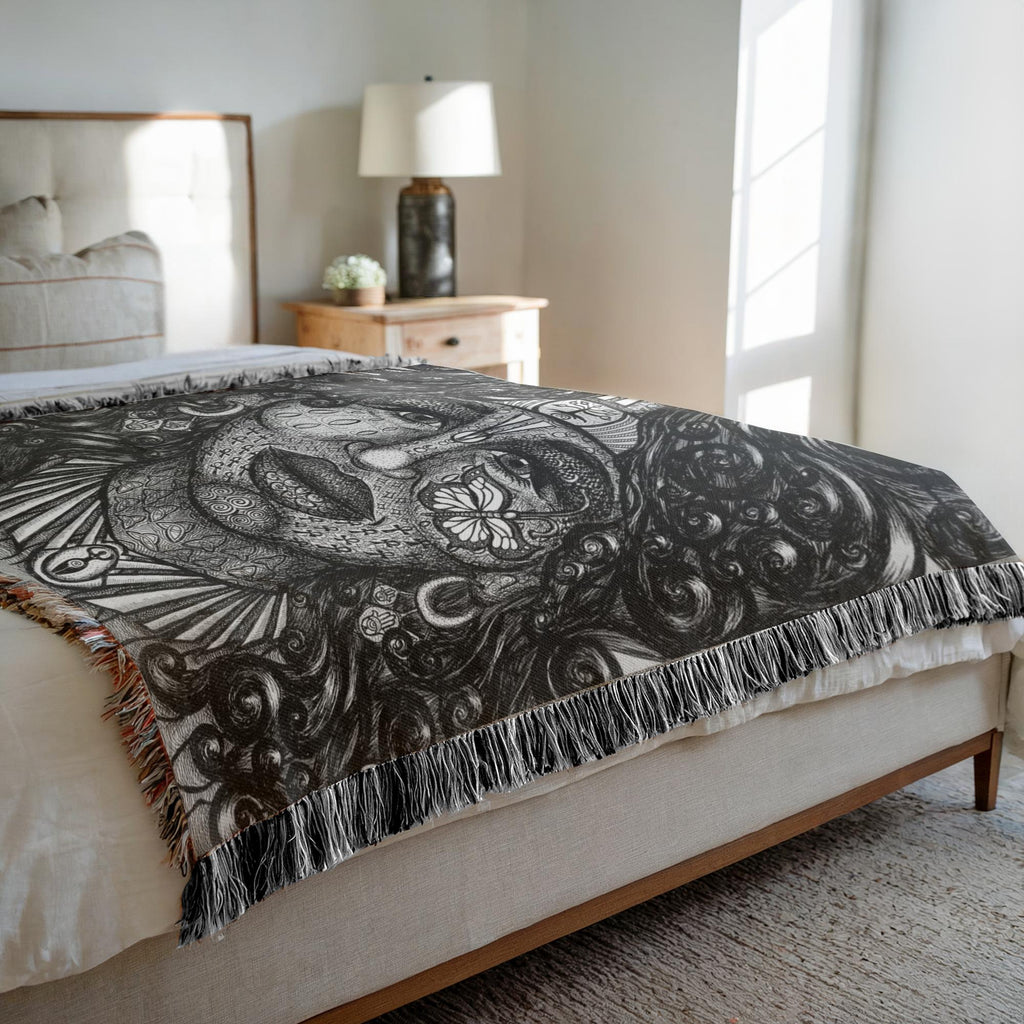 the-wisdom-keeper-of-determination-black-white-woven-blanket – Wisdom Keepers