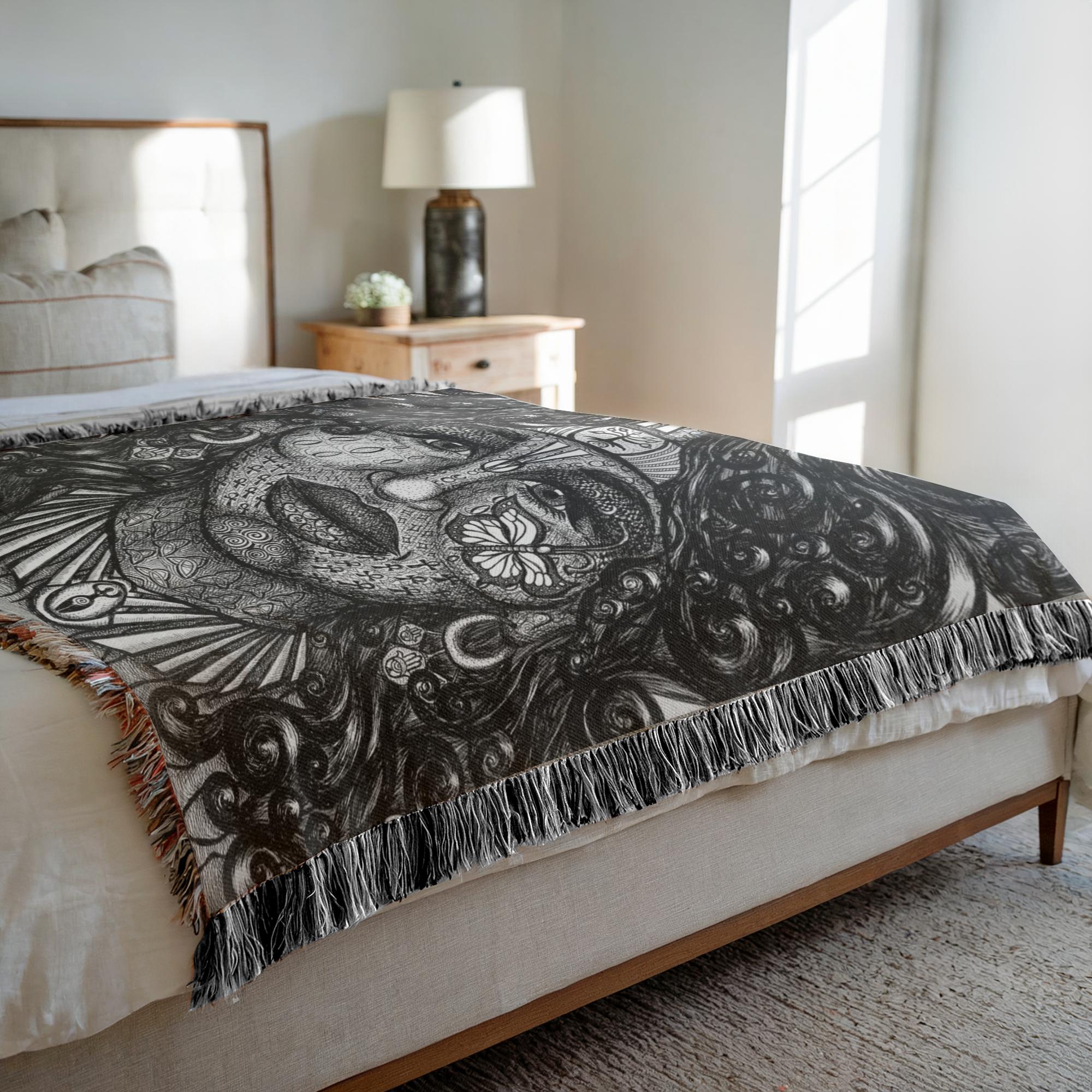 the-wisdom-keeper-of-determination-black-white-woven-blanket – Wisdom Keepers
