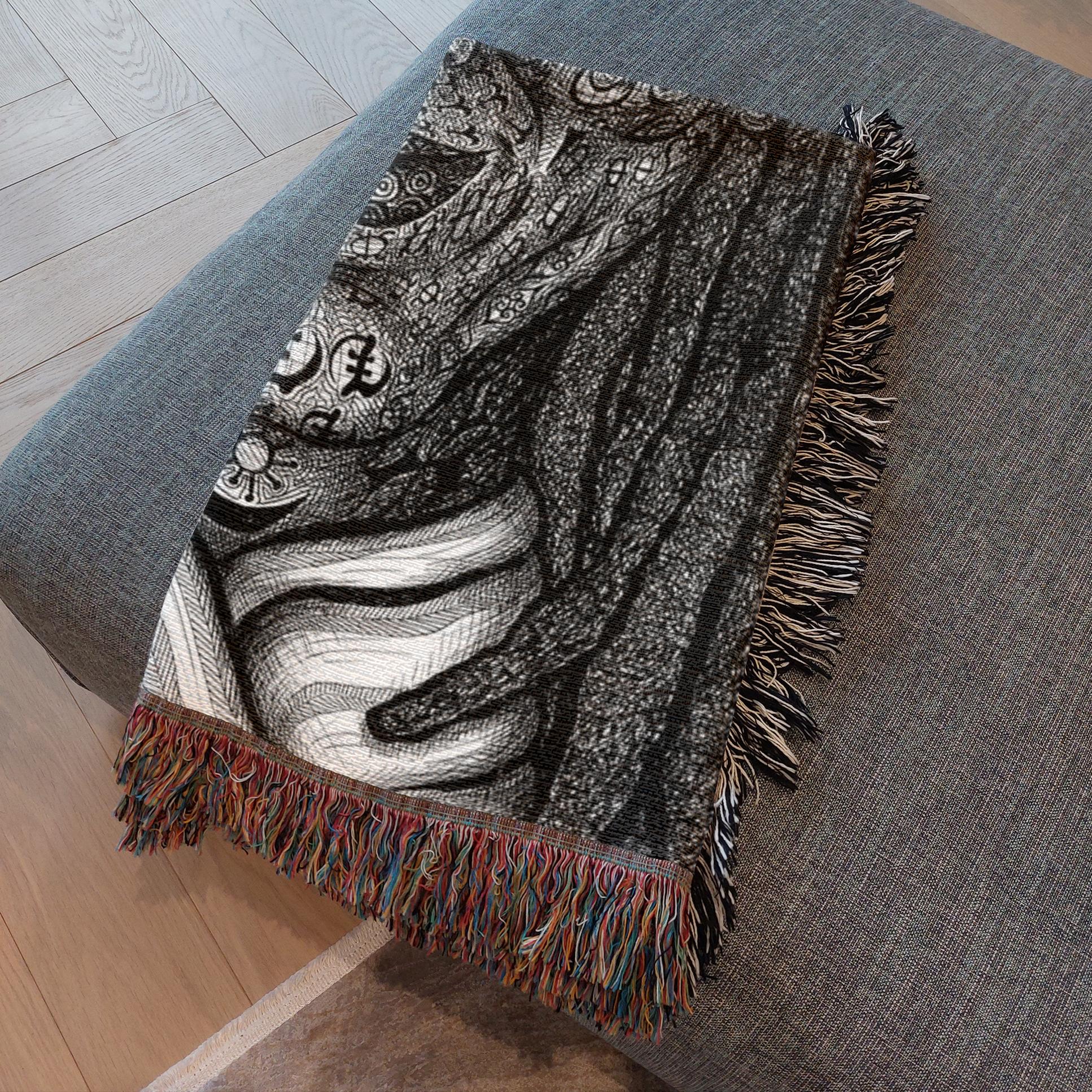 the-wisdom-keeper-of-dynamism-black-white-woven-blanket – Wisdom Keepers