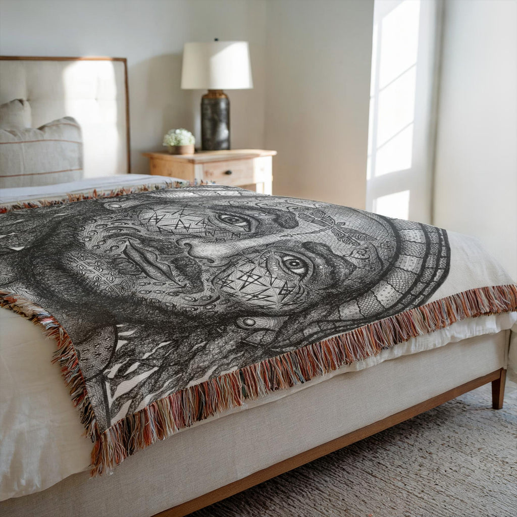 the-wisdom-keeper-of-freedom-black-white-woven-blanket – Wisdom Keepers