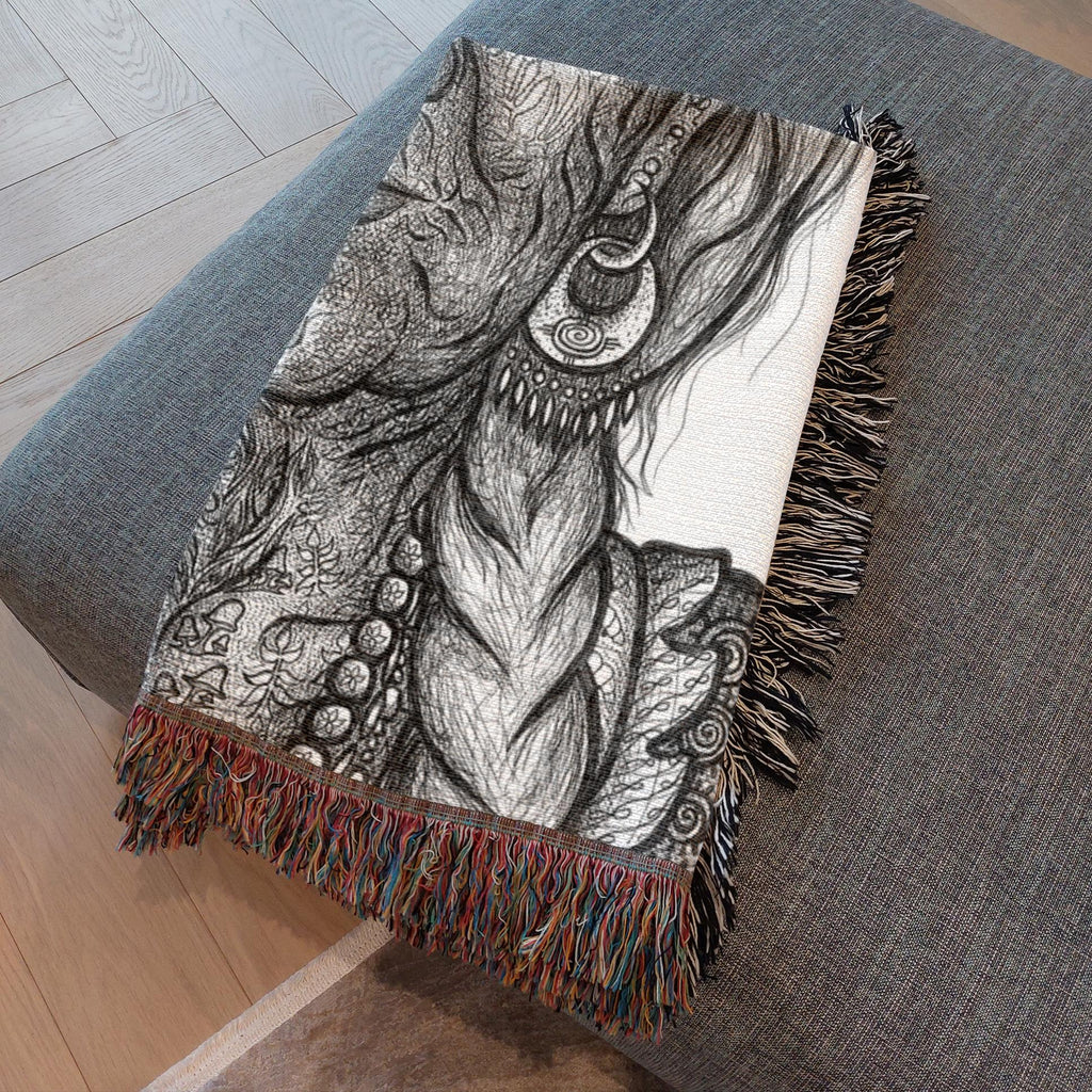 the-wisdom-keeper-of-guidance-black-white-woven-blanket – Wisdom Keepers