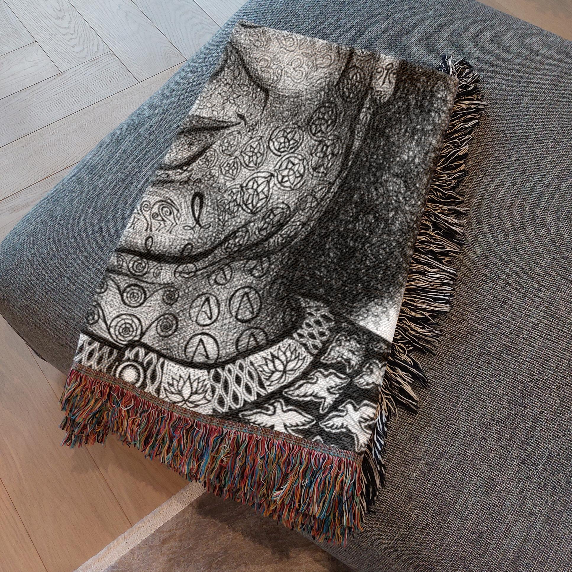 the-wisdom-keeper-of-aspiration-black-white-woven-blanket – Wisdom Keepers