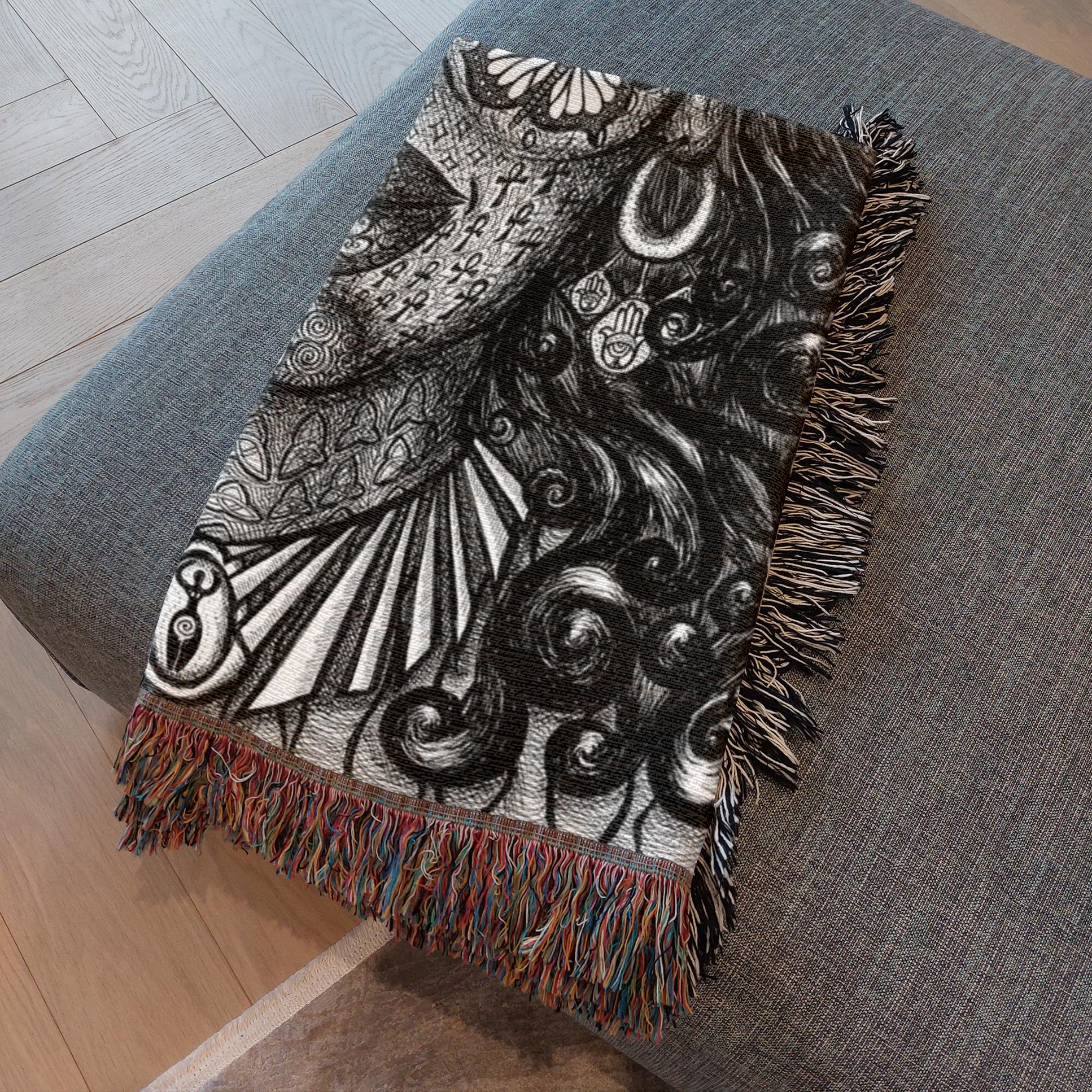 the-wisdom-keeper-of-determination-black-white-woven-blanket – Wisdom Keepers
